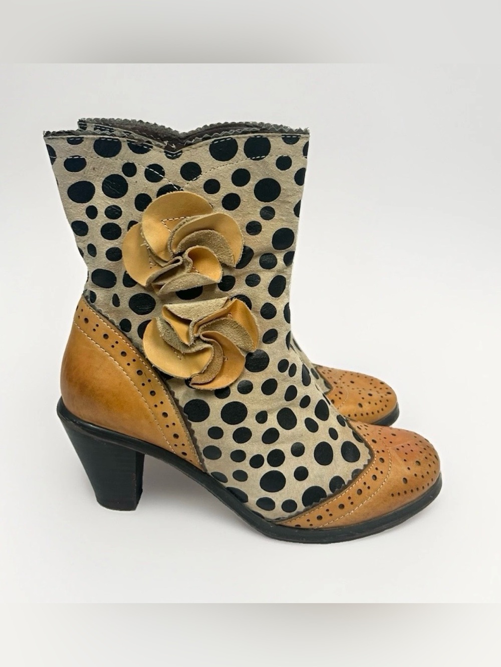 L'Artiste Spring Step Boots Perignon Wing-tip Polka Dot Leather Artsy 39 US 8.5 - Picture 1 of 15